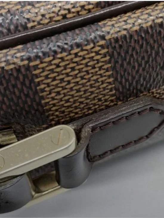 Louis Vuitton Ipanema PM shoulder bag featuring the iconic Damier Ebene canvas. - Picture 6 of 10